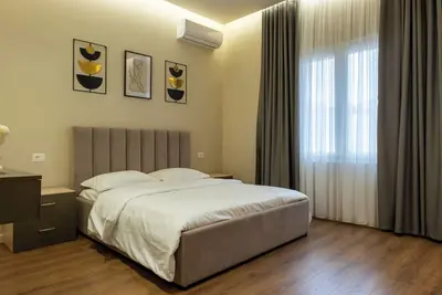 Image de Rentoasis Charming 1-bedroom apartment with WiFi and Ac in enchanting Durrës