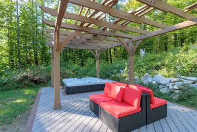 Image de Silver Birch Chalet: Mountain Apartment w/ Hot Tub