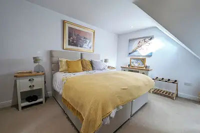 Image de Bournecoast: Modern apartment near sandy beaches - with parking and Wifi -Fm9650