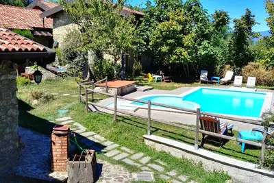 Image de Cozy apartment in small hamlet, with pool and views of the Apuan Alps