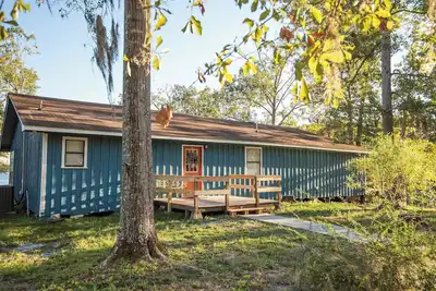 Image de Waterfront Lake Retreat • Private Dock & Fire Pit