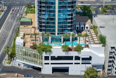 Image de Strip-View Studio - Balcony Access 35308