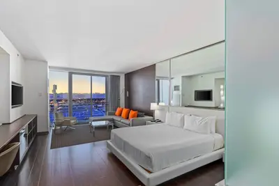 Image de Beautiful Studio, Stunning Views  Balcony Access