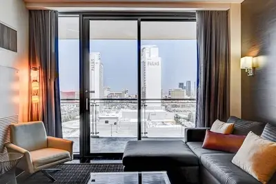 Image de Luxurious Top-Floor Studio with Strip Views | Unit 31316