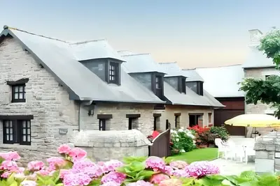 Image de Homerez - Maison de caractère à Pléhédel avec jardin