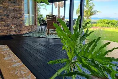 Image de Doug's Place - Spectacular Views + Tennis Court