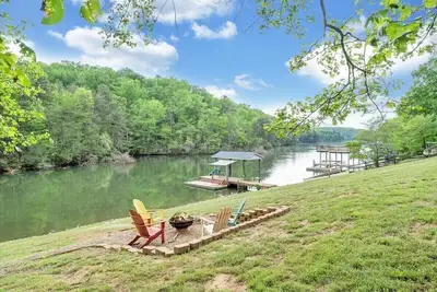 Image de Lakeside Tranquility at Smith Mt Lake - Sleeps 8 with 8 beds! - 3 Bath
