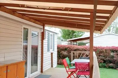 Image de Homerez - Bungalow confortable près de Condrieu avec piscine partagée