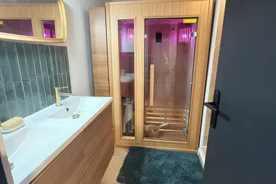 Image de Charmante Maisonnette de village avec sauna