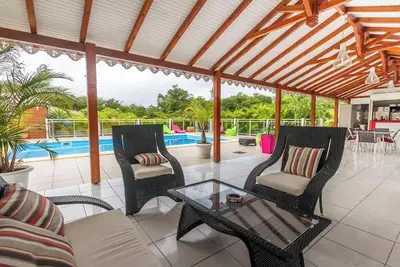 Image de Homerez - Maison lumineuse avec piscine au Moule