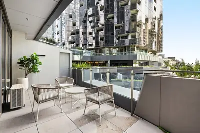 Image de High-End with huge outdoor deck, Heated Pool, Gym,