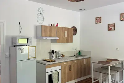 Image de Les Cerisiers {Mb4}                    Entrée autonome/Parking privé gratuit