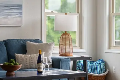 Image de Anchors Away: Modern Irish Hills Lakefront w/ Beach, Dock, Kayaks, Cornhole