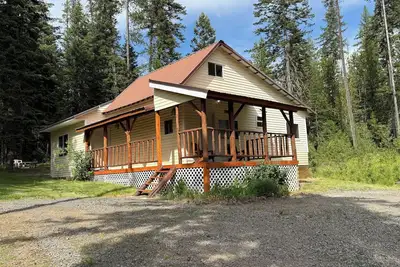 Image de Our Little Yellow Cabin in remote North Idaho- a Perfect Getaway! !