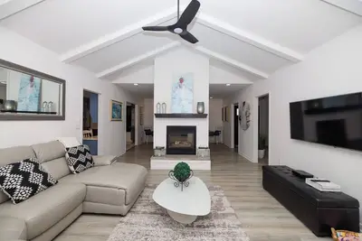 Image de Beachfront Luxury | Cedar Bay Retreat Near Sherkston Shores | Port Colborne.