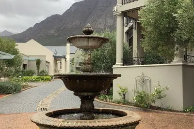 Image de Apartment Franschhoek, 2 Bedrooms\nPool, Spa, restaurant\nStunning security estate