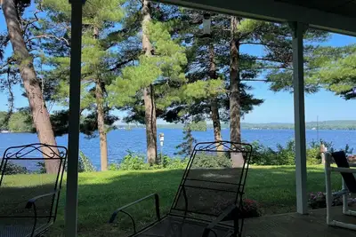 Image de Charming New England 4bd Family Lake House w/ Yard, Patio, Docks and Views