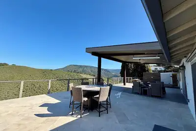 Image de Carmel home w massive deck, ocean&valley views. Strategic mid valley location.