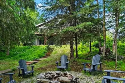 Image de Sleeps 8, Fire Pit, Walk to Lake
