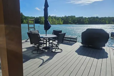Image de Charming floating home on Norris Lake with 2 bedrooms, 1 bath and free  WiFi!
