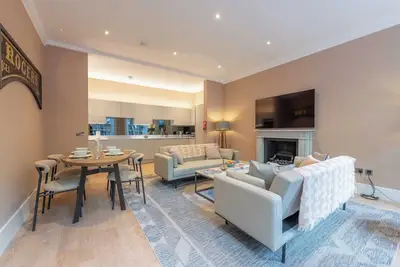 Image de Spacious 2-Bed on Wemyss Place- Walk to Princes St, Pet-Friendly, Sleeps 5