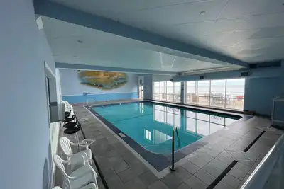 Image de New 2-Br/2ba Lakefront Condo-private beach/indoor pool-rent 4 get 5th free -ask!