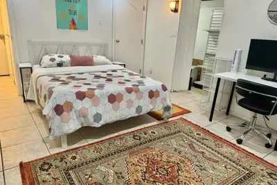 Image de 2-bedroom, 1 Bath apartment in gorgeous Roslyn with Washer Dryer in unit