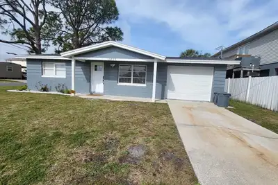 Image de Quiet canal home