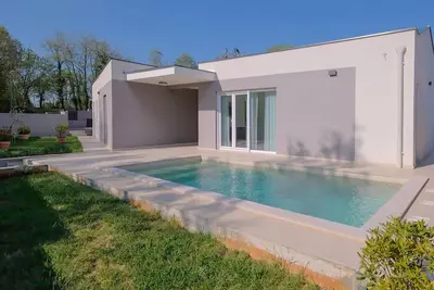 Image de Gorgeous home in Rebici