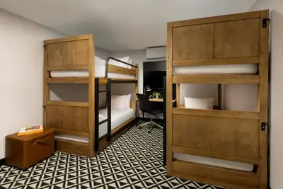 Image de Town House Bunk Room at Arcadian Hotel! Near Coolidge Corner Theatre