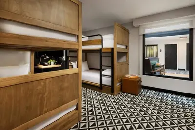 Image de Experience Brookline Charm in a Modern Renovated Room!