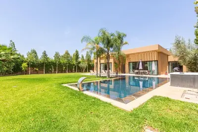 Image de 3-Bedroom Villa Retreat : Pool, Jacuzzi, Traditional Hammam & Tranquil Greenery