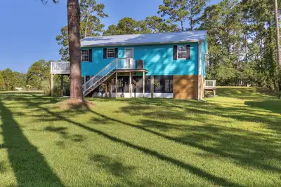 Image de The Blue House~Private Waterfront~Boat Slip~Kayaks