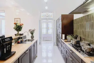 Image de Best location! Near Castle, River & Main Sqr, 2x4K; Free guarded car parking