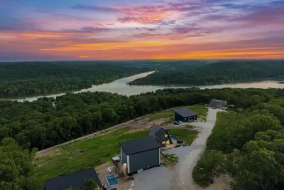 Image de Lux Lakeview • Pool, Hot Tub, Game Room, EpicViews
