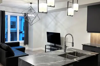 Image de The Onyx • Modern Stay by Cambridge Mill