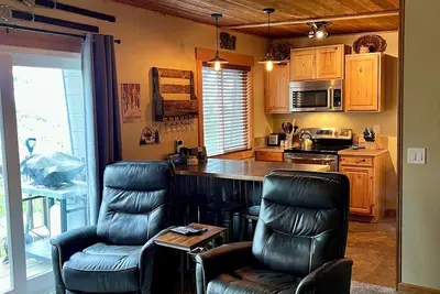 Image de Cozy Schweitzer Condo with Panoramic Mountain Views - Sleeps 6