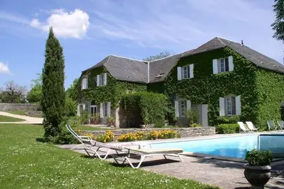 Image de Domaine du Château la Rhue, grand espace, piscine