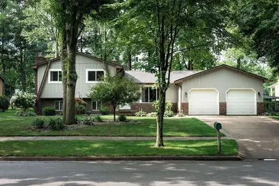 Image de 4-bedroom tri-level house in enchanting Midland with WiFi, Ac. Pet friendly.