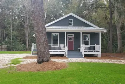 Image de Charming 3-bedroom home within walking distance to  downtown area/Fletc friendly