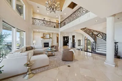 Image de Waterfront Mansion Estate w/ Pool & Hot Tub!