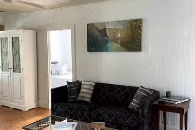 Image de 2br Folly Cottage 1-block from the beach!