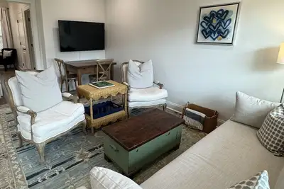 Image de Lovely and Cozy! New 1-Bdr Condo, Sleeps 4! Come stay with Southern Sole!