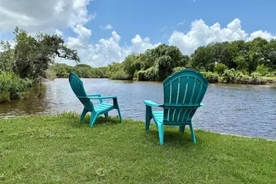 Image de Charming Waterfront cabin with WiFi and Ac in wonderful Palacios