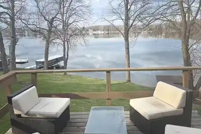 Image de Okauchee Lake Home with Over 100 Feet of Frontage