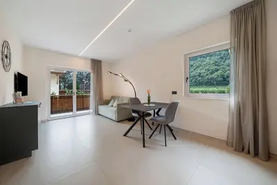 Image de Appartement 'Rosalie 4' avec vue sur les montagnes, piscine partagée et Wi-Fi
