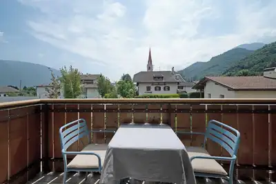 Image de Appartement 'Rosalie 6' avec vue sur les montagnes, piscine partagée et Wi-Fi