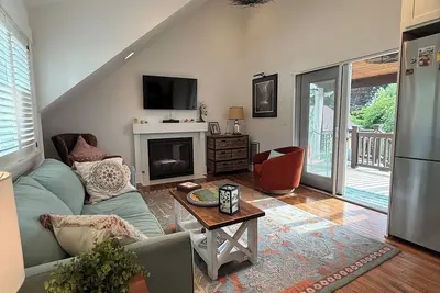 Image de Birds Nest, Only blocks to downtown Snohomish