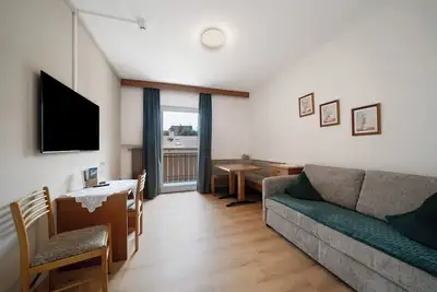 Image de Appartement 'Rosalie 9' avec vue sur les montagnes, piscine partagée et Wi-Fi