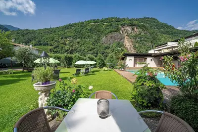 Image de Appartement 'Rosalie 10' avec vue sur les montagnes, piscine partagée et Wi-Fi